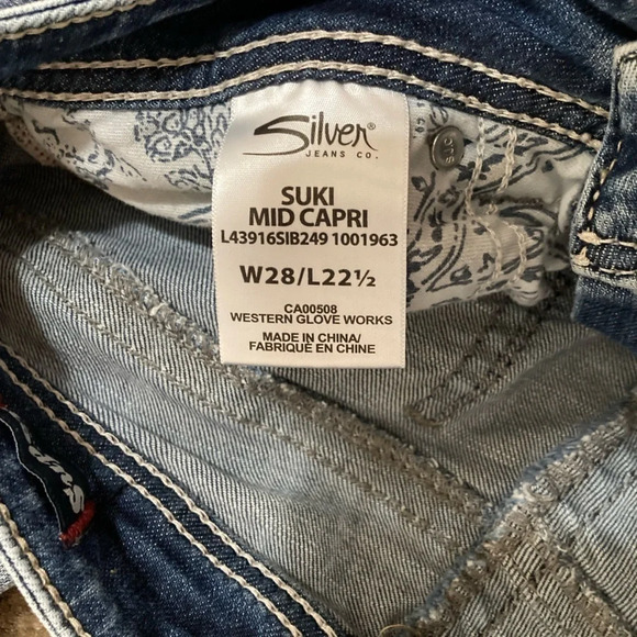 Silver Suki Distressed Mid Capri Jeans - Picture 10 of 11